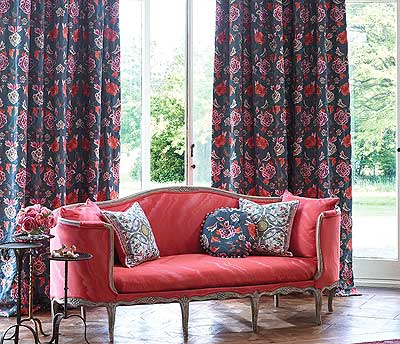 Englischer Stoff Landhaus Stil Rosen Peony Scroll Matthew Williamson Osborne and Little online kaufen